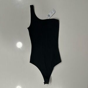 NWT Abercrombie black one shoulder bodysuit. Size Small
